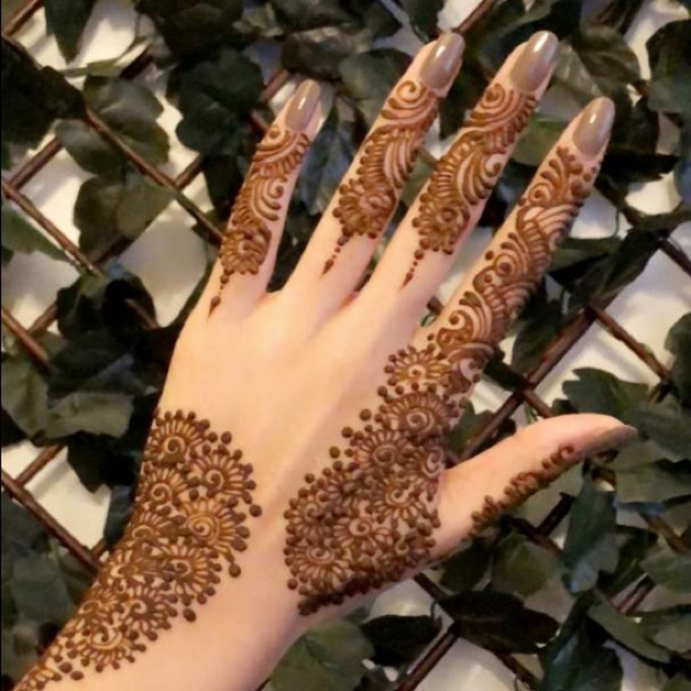 Meet your Posher, Maha